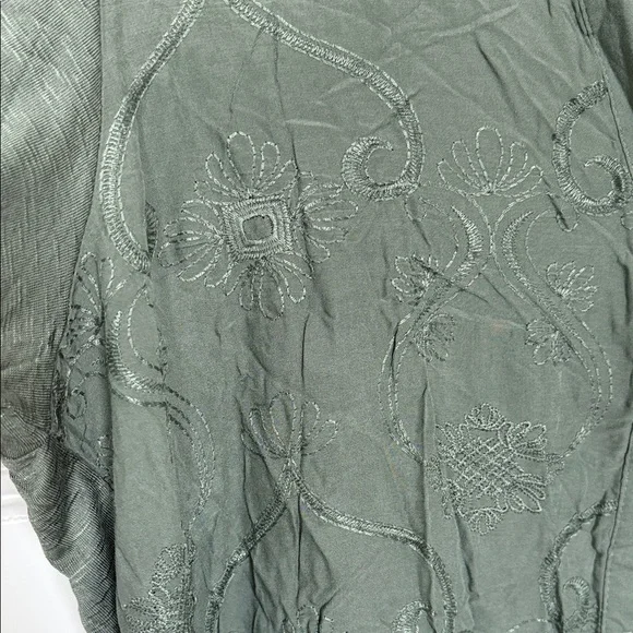 NWOT Democracy Green Embroidered Blouse Sz Large - Picture 6 of 8